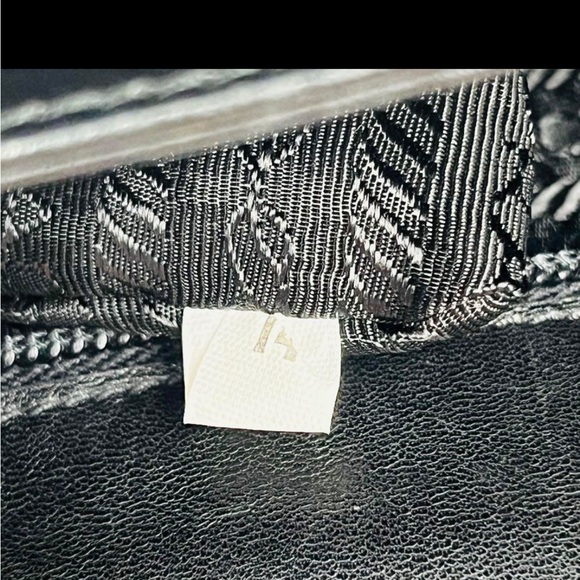 Black Prada shoulder bag with Acrylic Chain Strap - Picture 13 of 14